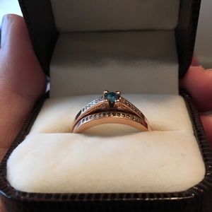 10k Rose Gold Ring Set. Size 9. Blue diamond.